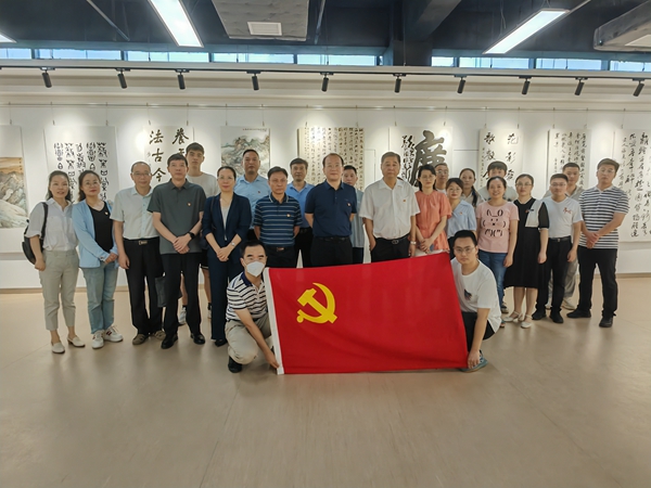 淮糧集團、市糧食和物資儲備局聯(lián)合開展“弘揚清風正氣、傳承廉潔文化”書法美術(shù)作品展參觀活動